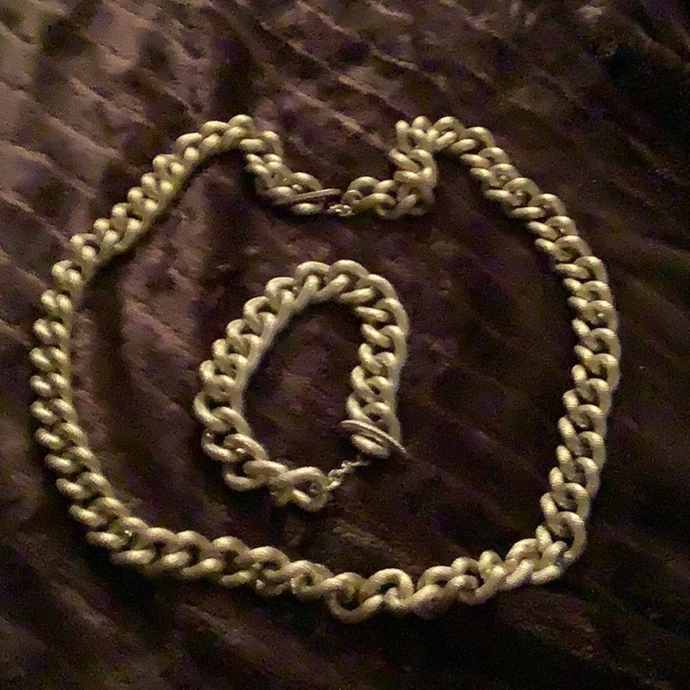 Avon brushed gold tone link necklace and bracelet